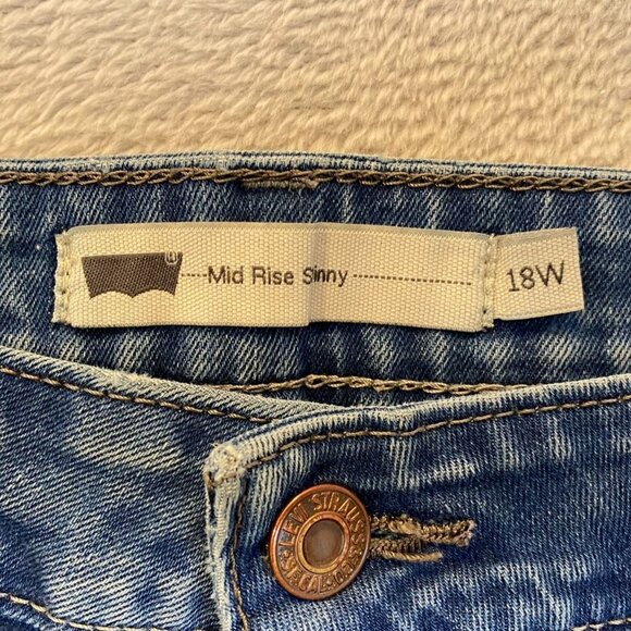 Levis Womans Jeans Size 18W 34x32 Distressed Blue Denim Comfortable Mid Rise - Picture 5 of 16